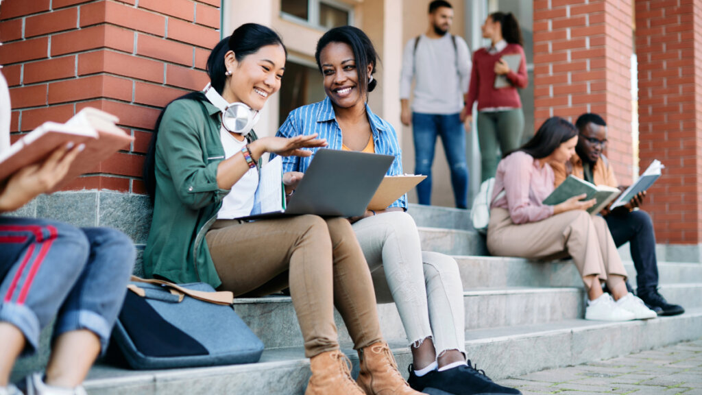 How do I analyze an author’s writing style?